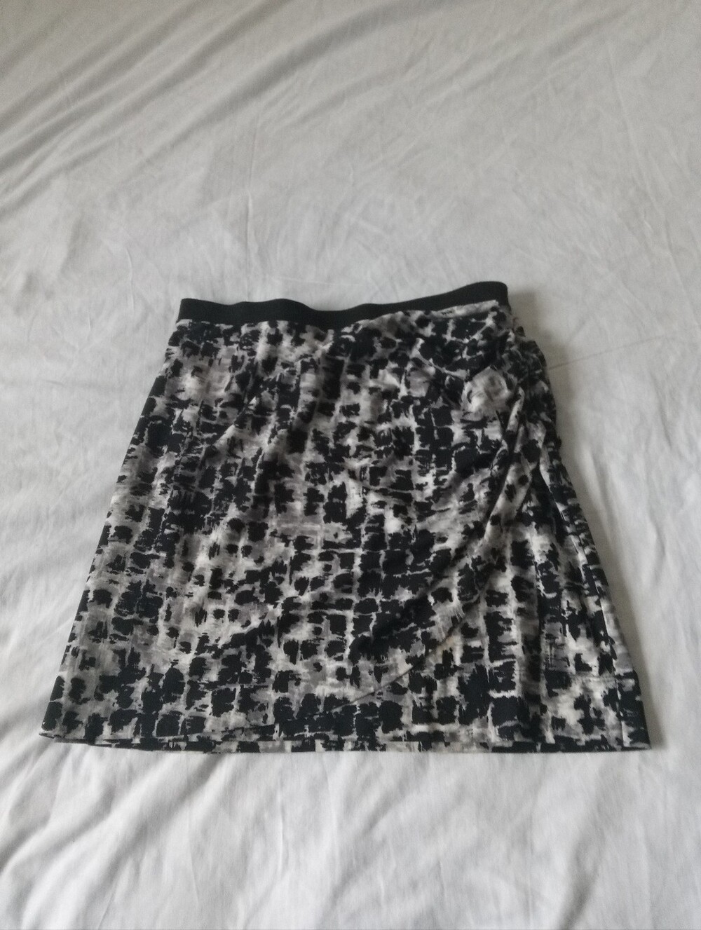BCBGMaxAzria Black and White Abstract Mini Skirt